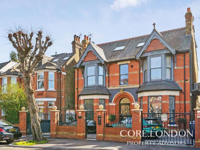 House for sale in London Borough of Ealing, Park Royal
