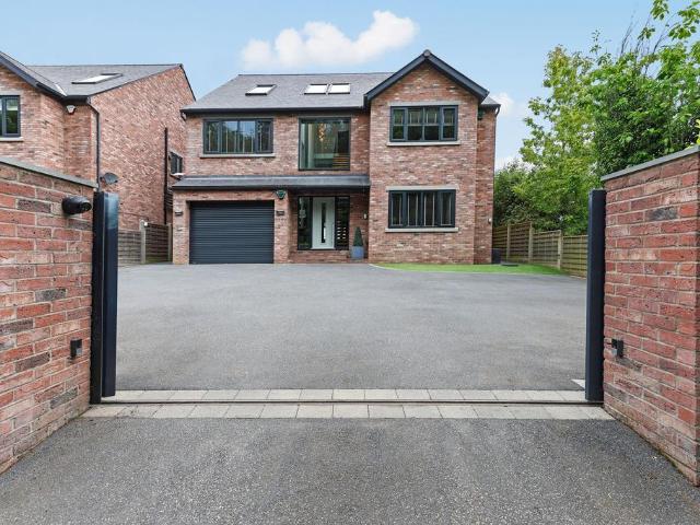 House for sale in Newmillerdam, West Yorkshire