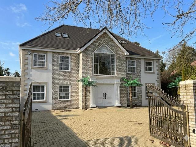 House for sale in Hutton Mount, Navestock Side