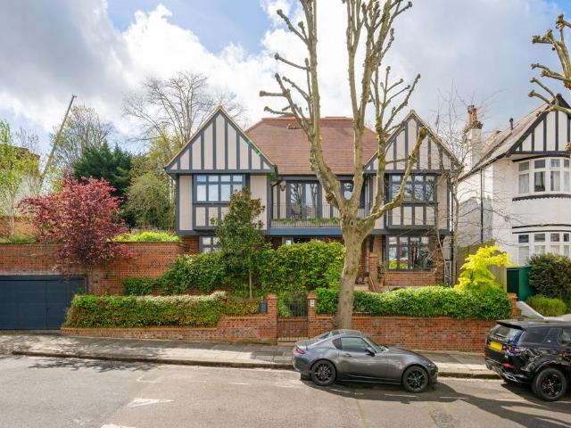 House for sale in Crouch End, Greater London