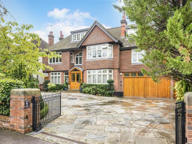 House for sale in Totteridge, Greater London