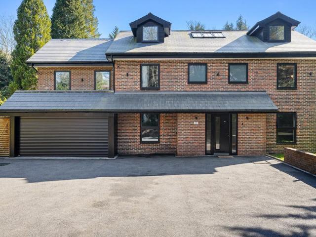 House for sale in London Borough of Croydon, Kenley