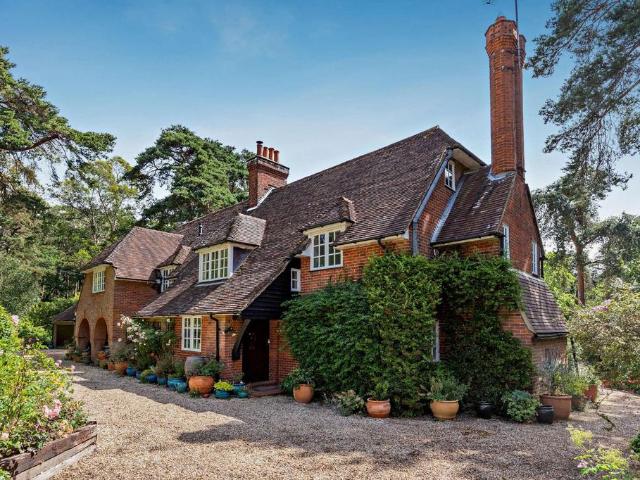 House for sale in Fole, Surrey
