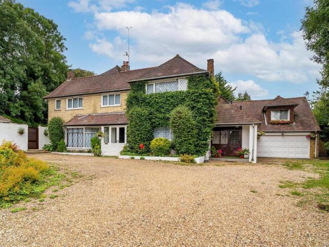 House for sale in Elstree and Borehamwood, Borehamwood