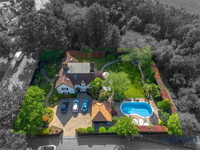House for sale in Hatch End, Greater London