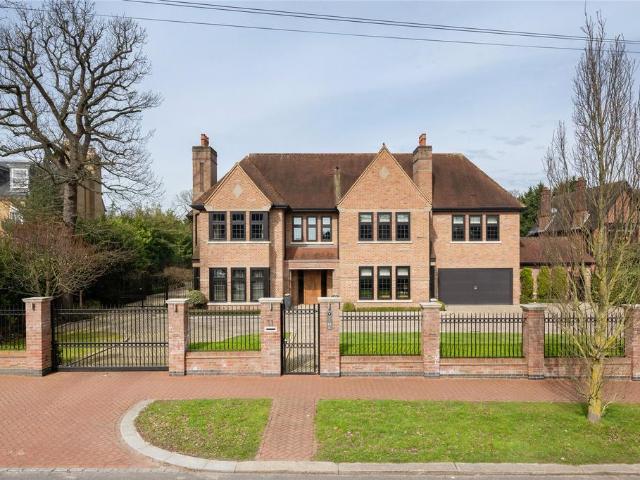House for sale in Winchmore Hill, Palmers Green