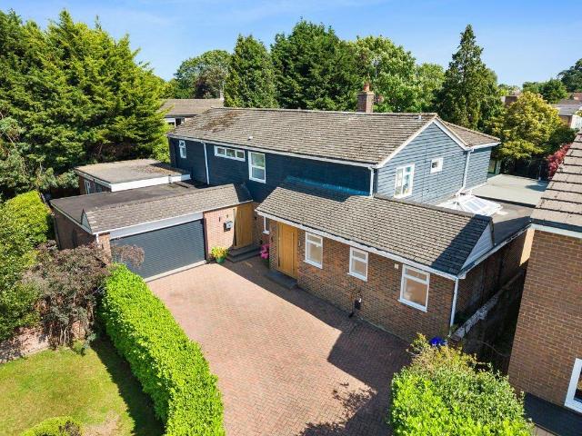 House for sale in Holtspur, Knotty Green