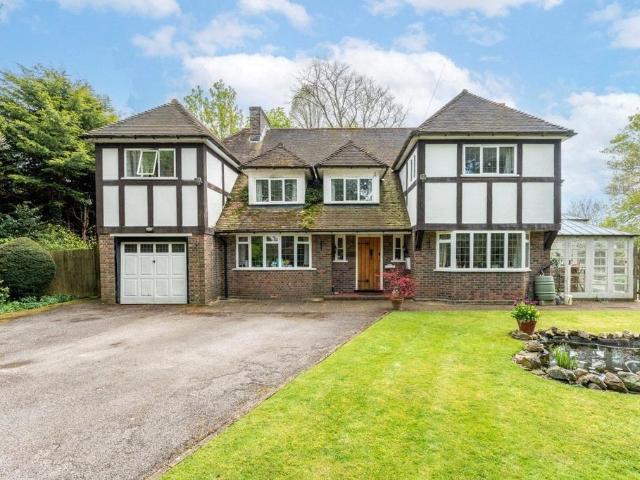 House for sale in London Borough of Croydon, Kenley