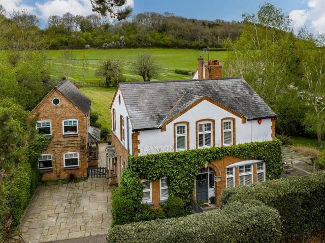 House for sale in Alderminster, Warwickshire