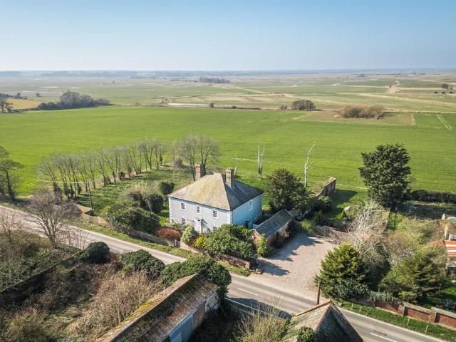 House for sale in Clippesby, Stokesby