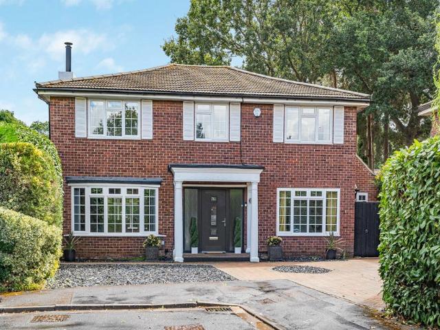 House for sale in Maybury Estate, Woking