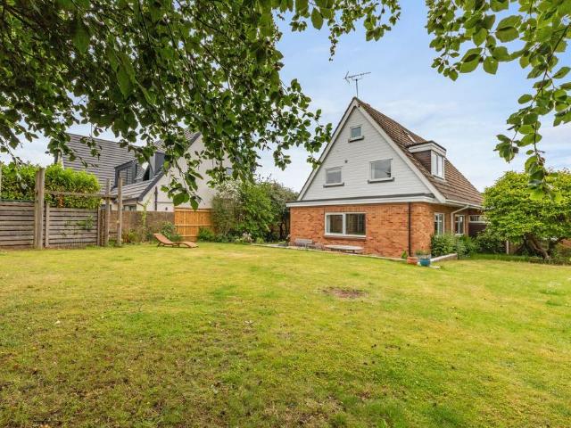 House for sale in Penn, Knotty Green