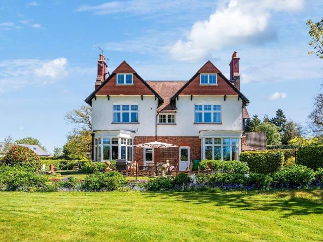 House for sale in Oxted, Hillview