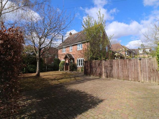 House for sale in Hedge End, Helford