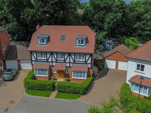 House for sale in Perryfields, West Sussex