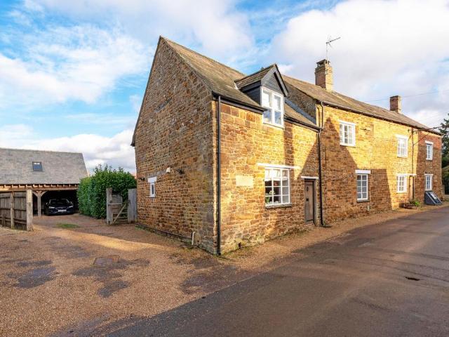 House for sale in Evershot, Oxfordshire