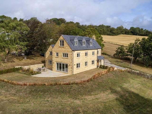 House for sale in Winchcombe, Pamington