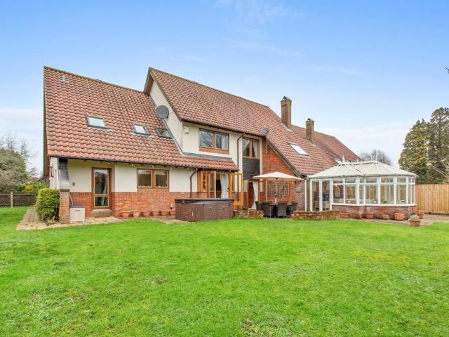 House for sale in Haddenham, Buckinghamshire