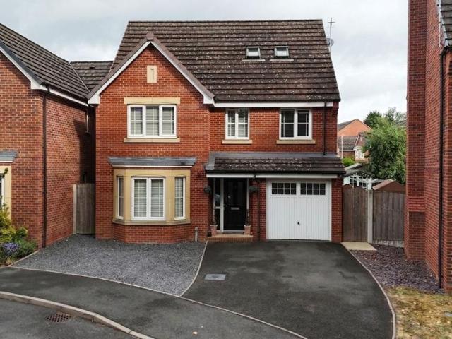 House for sale in Stone, Baswich