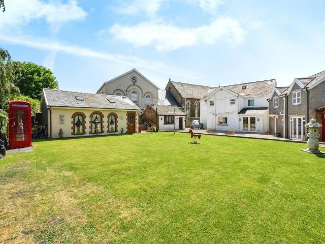 House for sale in Pontarddulais, Wales