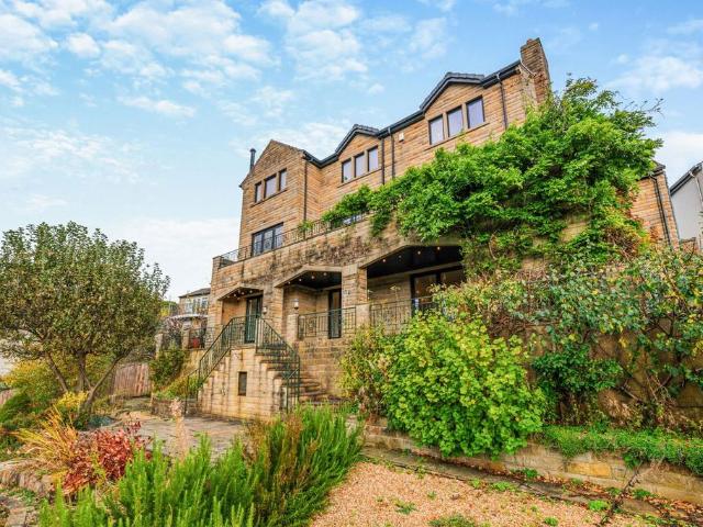 House for sale in Highburton, West Yorkshire