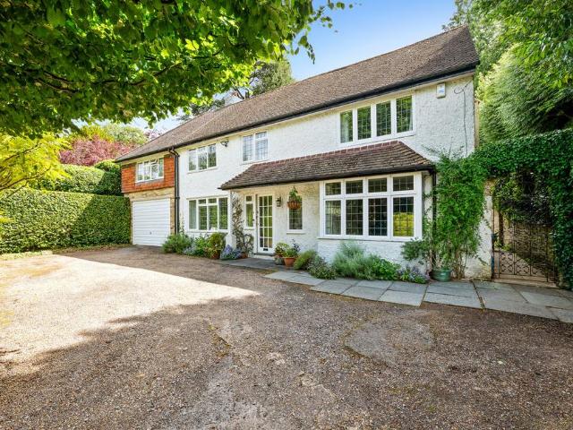 House for sale in Caterham Valley, Hillview