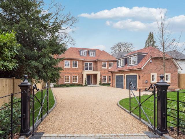 House for sale in Beaconsfield, Forty Green