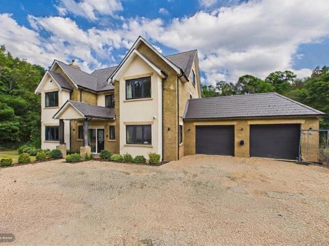House for sale in Heatherside, Heol-las