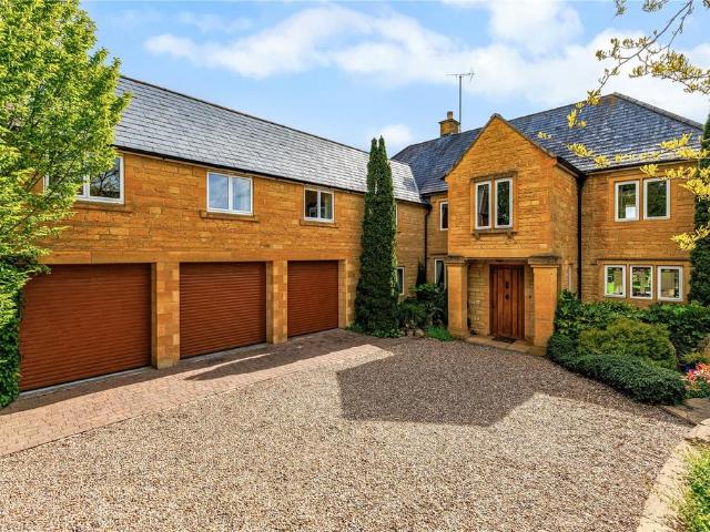 House for sale in Winchcombe, Pamington