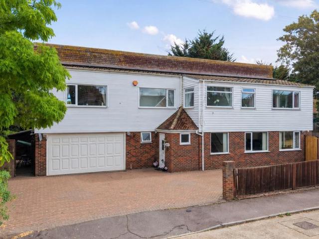 House for sale in Herne and Broomfield, The Bridge