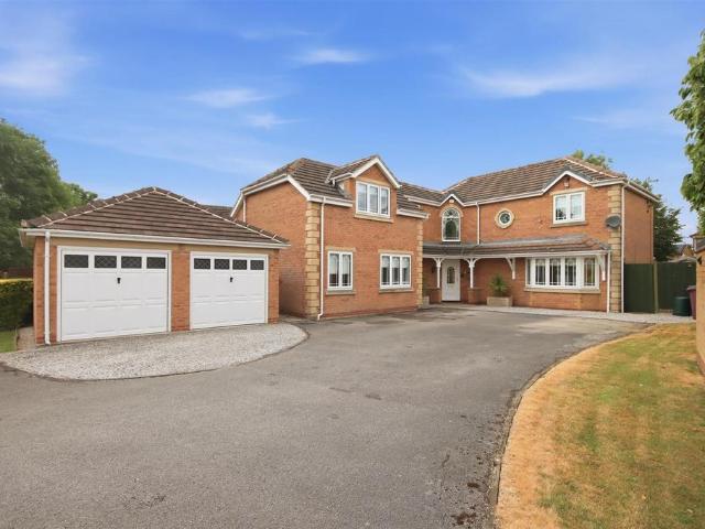 House for sale in Holymoorside and Walton, North East Derbyshire