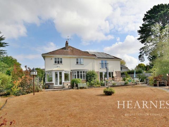 House for sale in Tricketts Cross, Ferndown