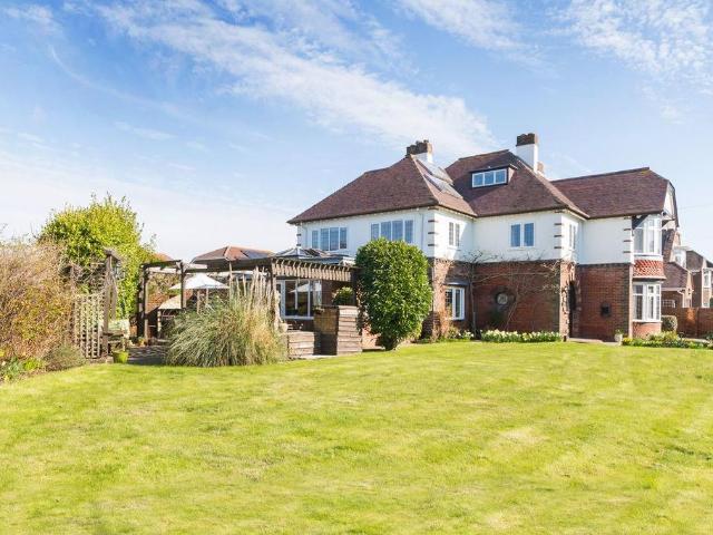 House for sale in Middlecroft, Hampshire