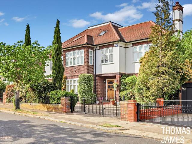 House for sale in Winchmore Hill, Greater London