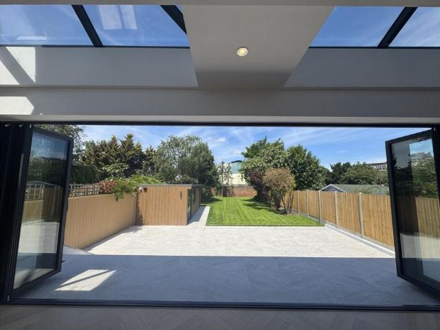 House for sale in Broom Hill, Greater London