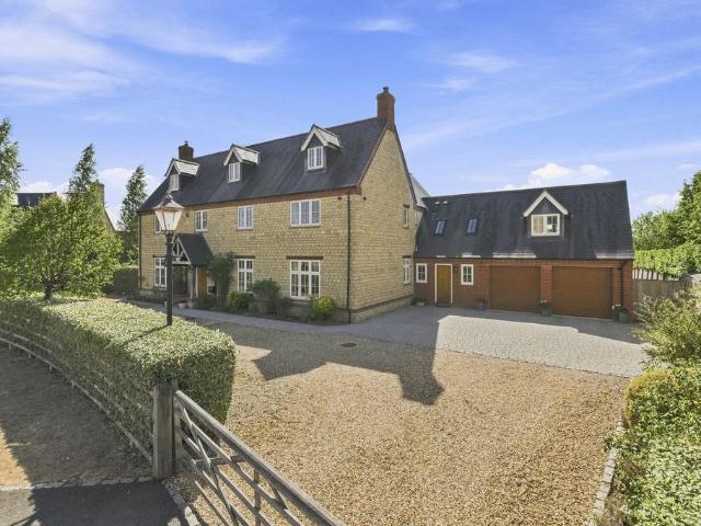 House for sale in Northamptonshire