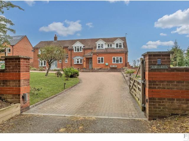 House for sale in Stanford On Avon, Leicestershire