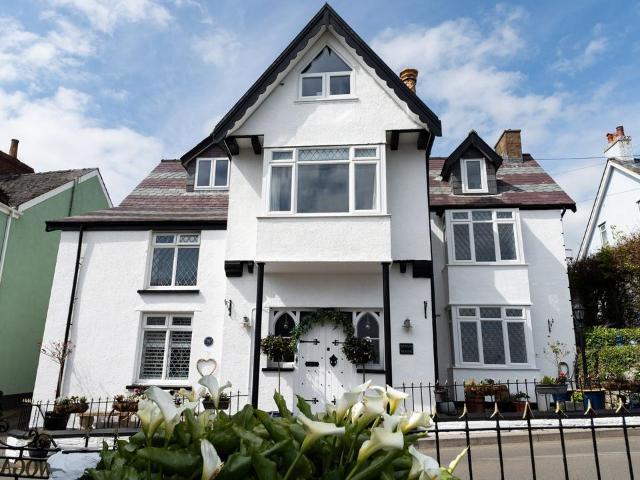 House for sale in Saundersfoot, Wales