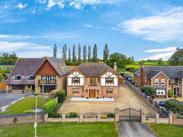 House for sale in Isham