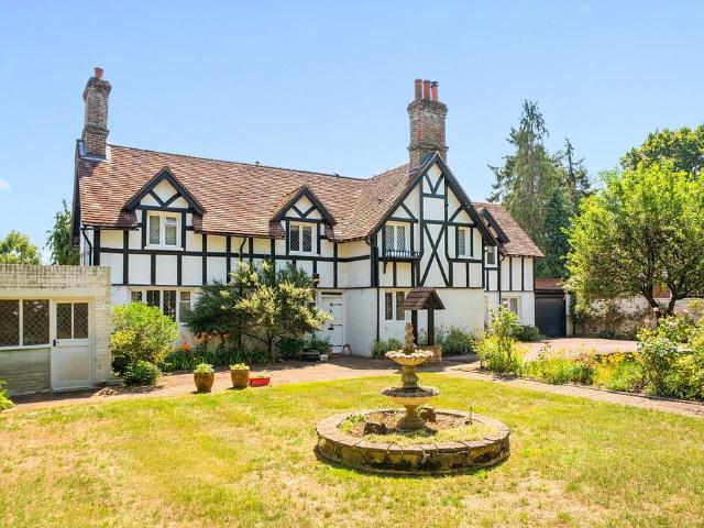 House for sale in Ashtead Park, Pachesham Park