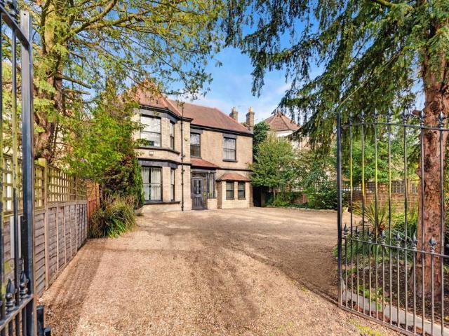 House for sale in Brondesbury, Greater London