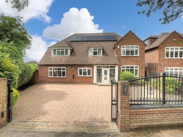 House for sale in Chigwell, Epping
