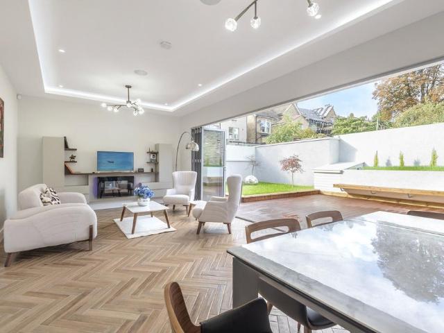 House for sale in London Borough of Lewisham, Forest Hill