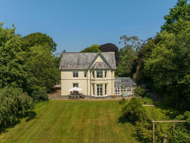 House for sale in Weir Quay, Devon
