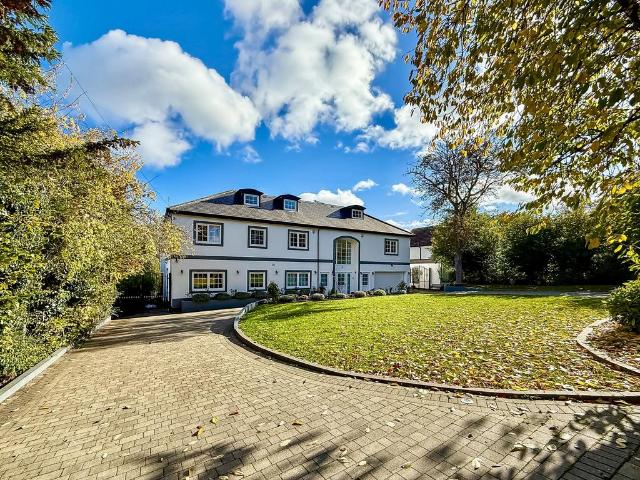 House for sale in London Borough of Croydon, Selsdon
