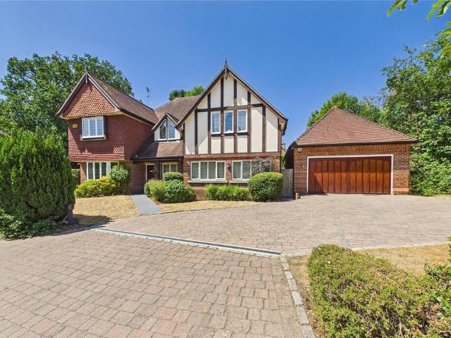 House for sale in Heol-las, Surrey