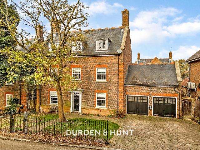 House for sale in Woodford Bridge, Greater London