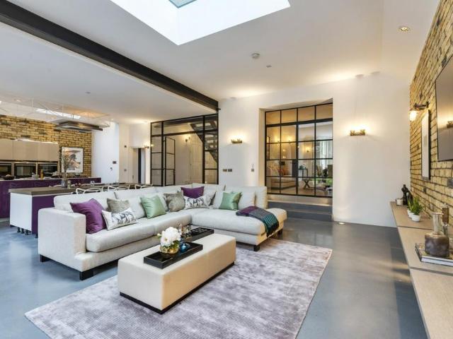 House for sale in Brondesbury, Greater London