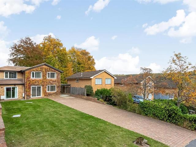 House for sale in London Borough of Croydon, Selsdon