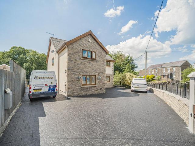 House for sale in Pontardawe, Pontardawe, Clydach